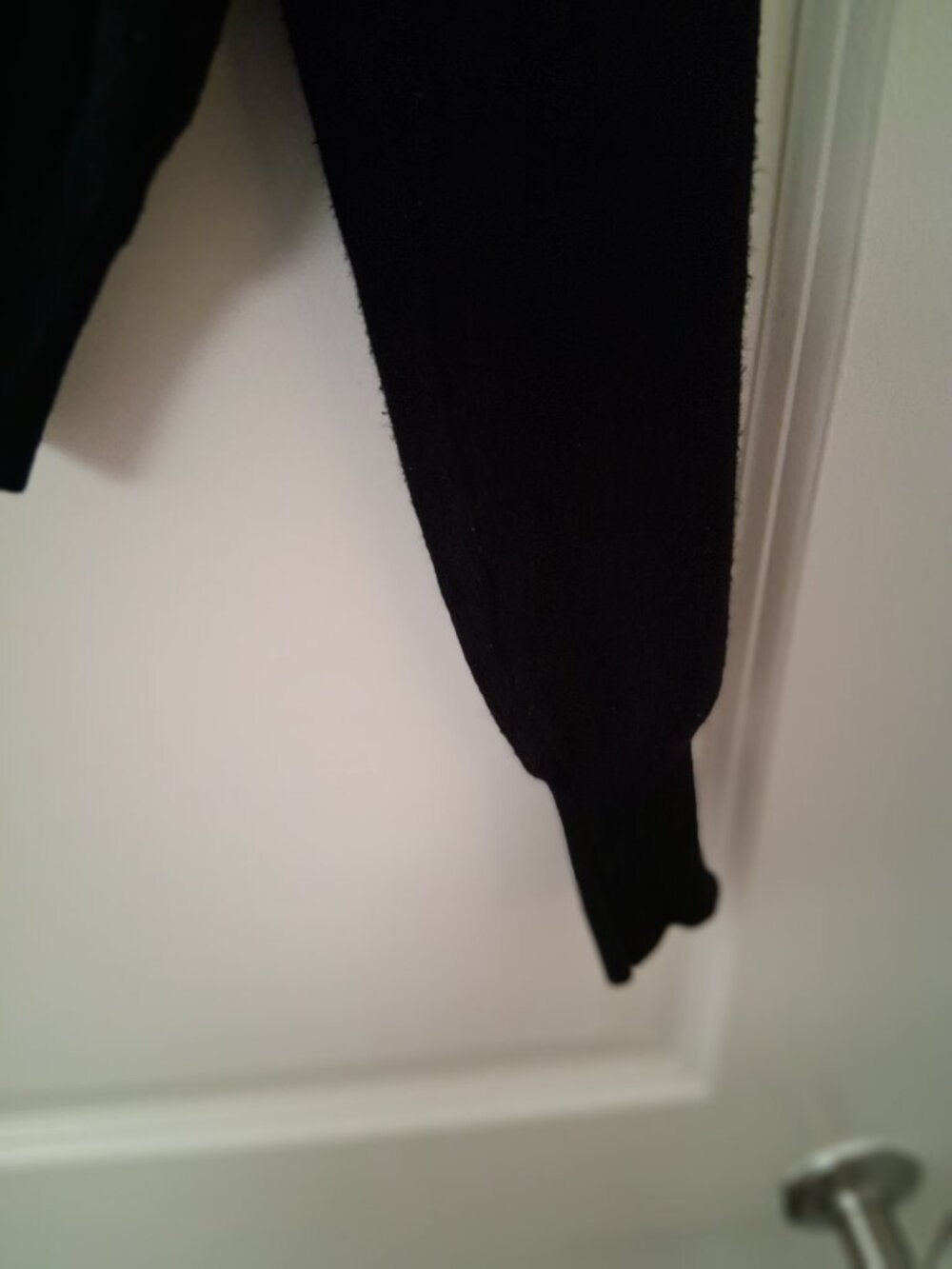 H&M Women's Black Lightweight Cropped Crew Neck Sweater - Picture 2 of 6